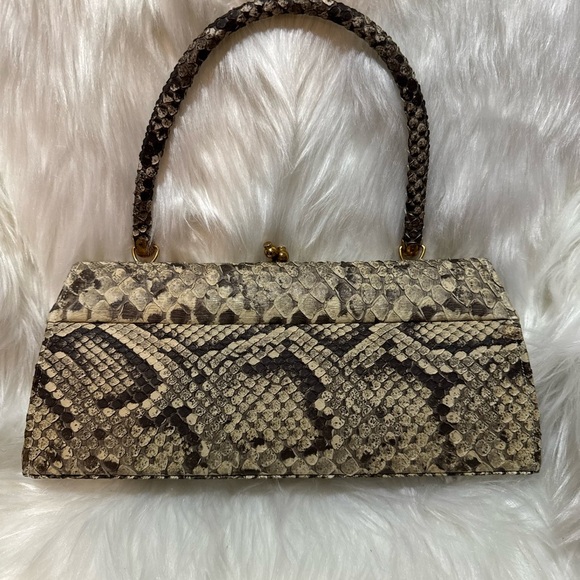 Elegant Snake Print Handbag - Picture 2 of 7